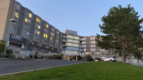 On recrute des infirmiers et aides-soignants au Mans